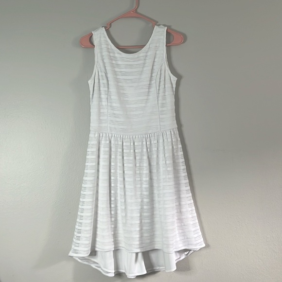 White stripes, high-low Lilly Pulitzer dress. - Picture 1 of 7